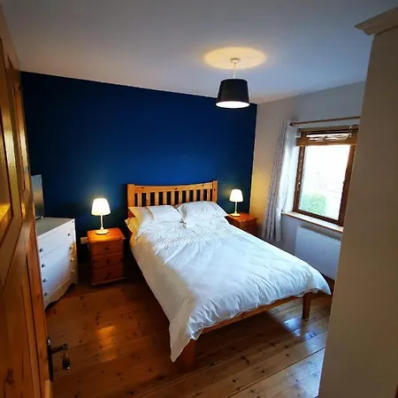 Picturesque Riverside Holiday home *